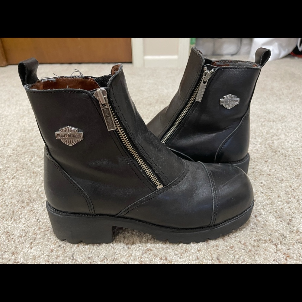Steel toe boots